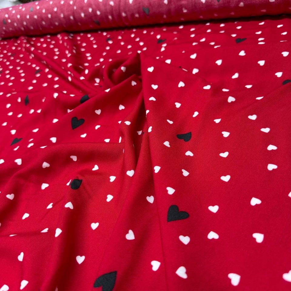 İthal Viskon Kumaş Çift En %100 Pamuk Kırmızı Kalp Desenli