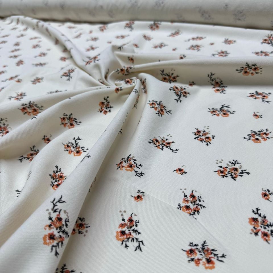 Gabardin Kumaş (İnce) %100 Pamuk Çift En Turuncu Çiçek Desenli