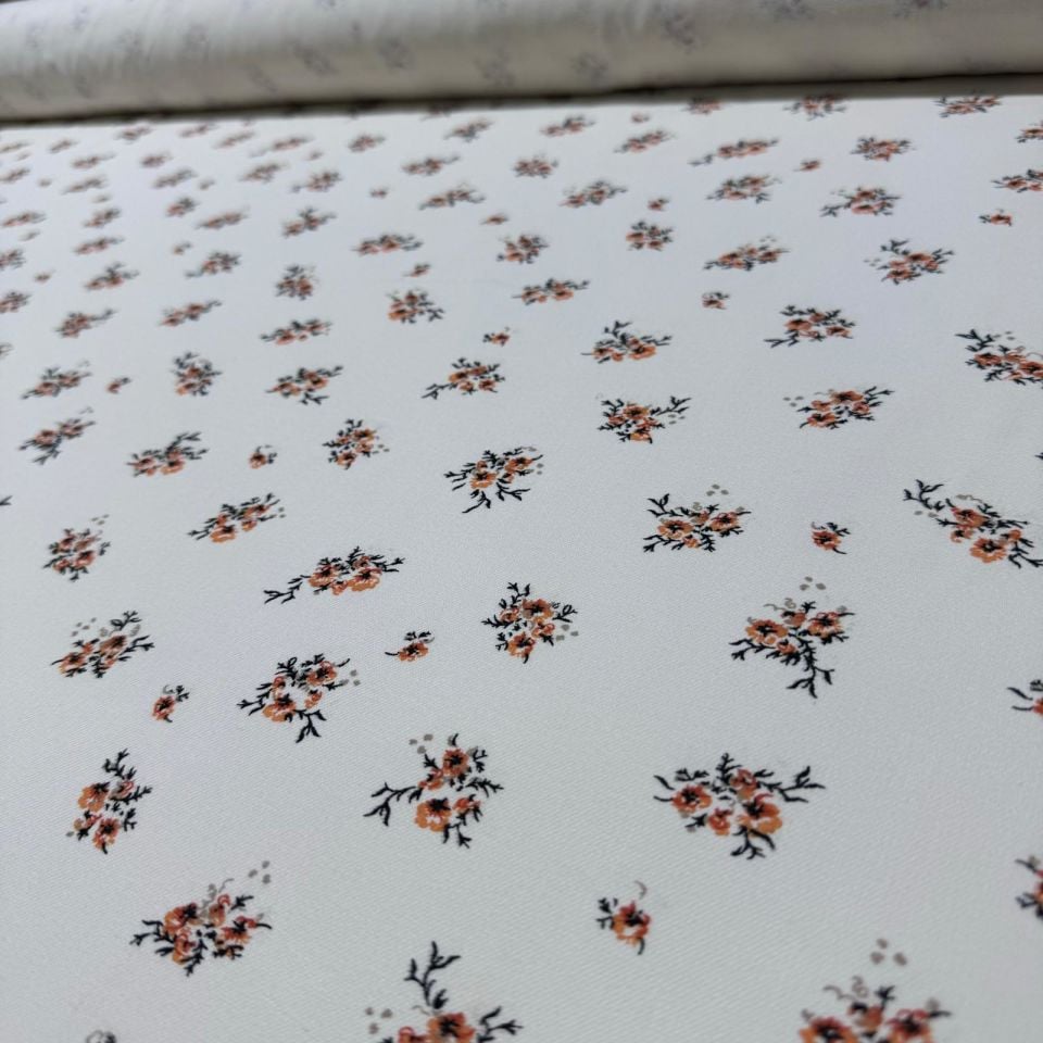 Gabardin Kumaş (İnce) %100 Pamuk Çift En Turuncu Çiçek Desenli