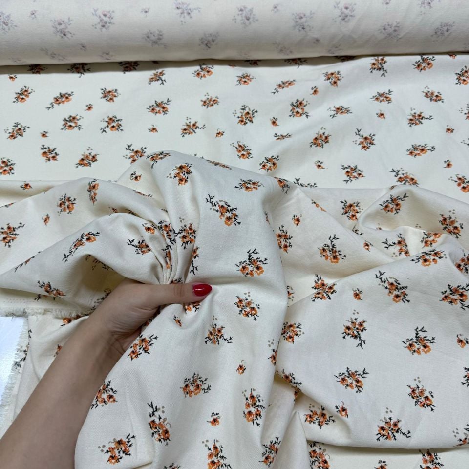 Gabardin Kumaş (İnce) %100 Pamuk Çift En Turuncu Çiçek Desenli