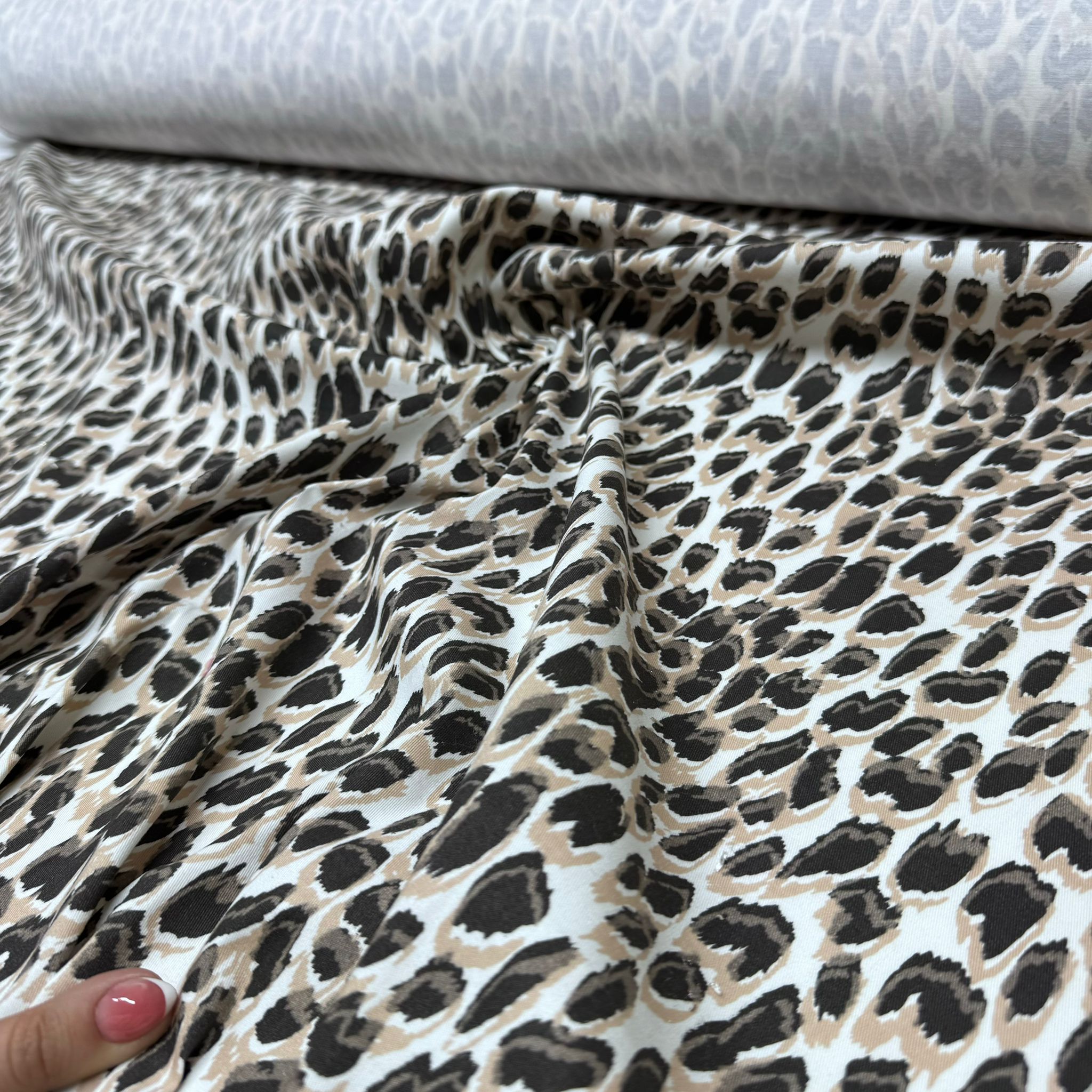 İnce Gabardin Kumaş Çift En Leopar Desenli Enine Likralı