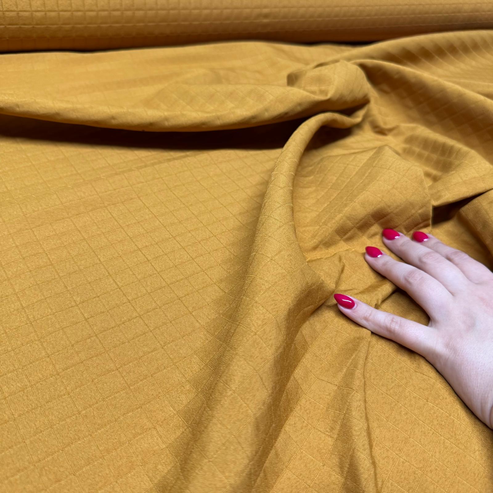 Kapitone Kumaş Çift En Hardal Renk Küçük Kare Desenli