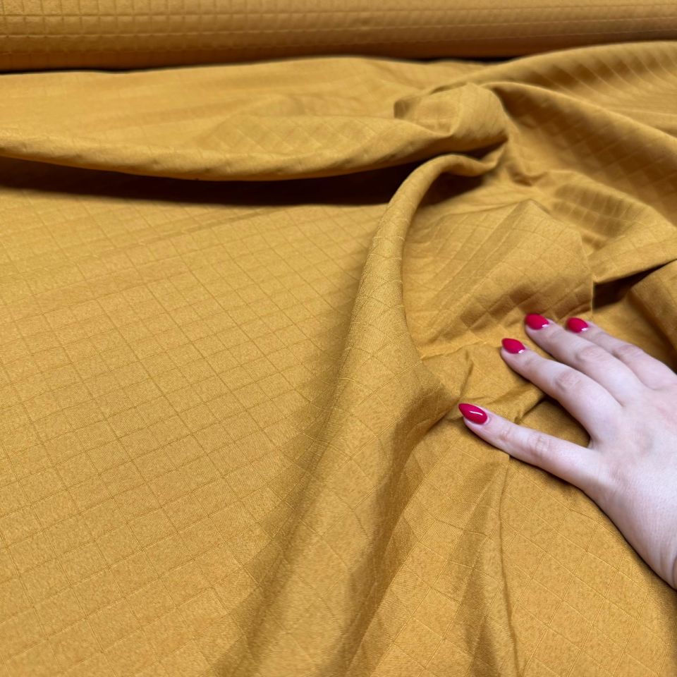 Kapitone Kumaş Çift En Hardal Renk Küçük Kare Desenli