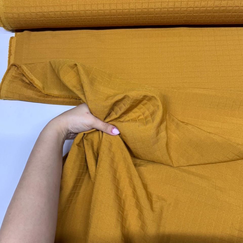 Kapitone Kumaş Çift En Hardal Renk Küçük Kare Desenli