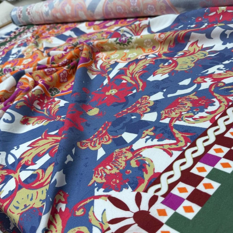 İthal Viskon Kumaş %100 Pamuk Sulu Desen Turuncu Çiçek Etnik Desenli