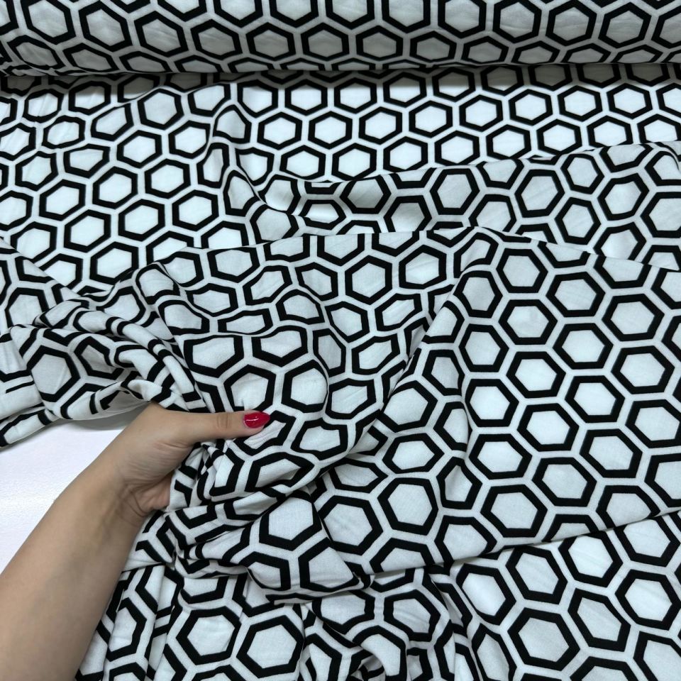 İthal Viskon Kumaş %100 Pamuk Çift En Siyah Beyaz Renk Altıgen Desenli