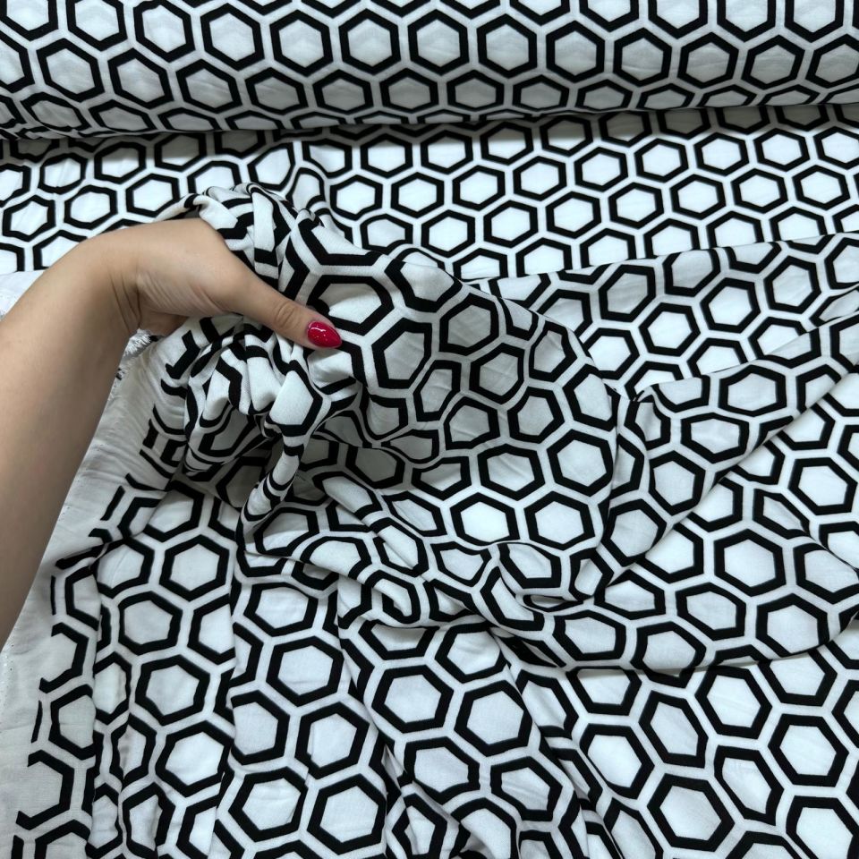 İthal Viskon Kumaş %100 Pamuk Çift En Siyah Beyaz Renk Altıgen Desenli