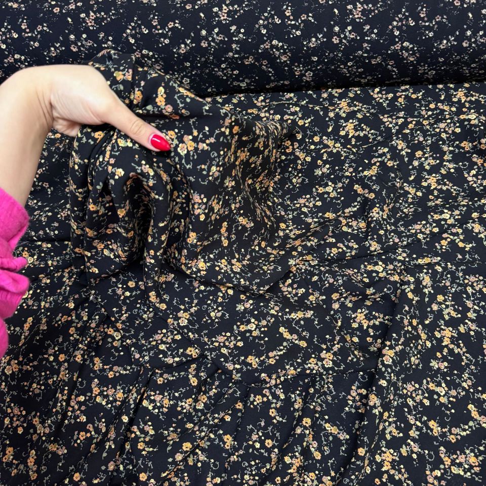 İthal Viskon Kumaş %100 Pamuk Çift En Siyah Renk Küçük Çiçek Desenli Empirme