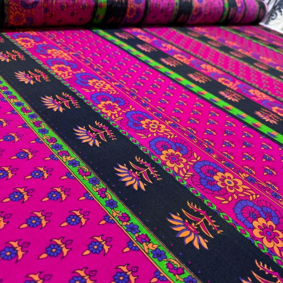 İthal Viskon Kumaş %100 Pamuk Çift En Koyu Pembe Yeşil Renkli Çiçek ve Etnik Desen