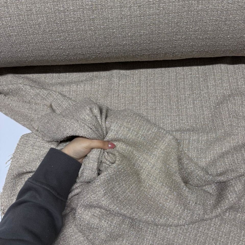 Tüvit Şanel Kumaş Buklet Çift En Bej Renk Simli Çizgili Desen