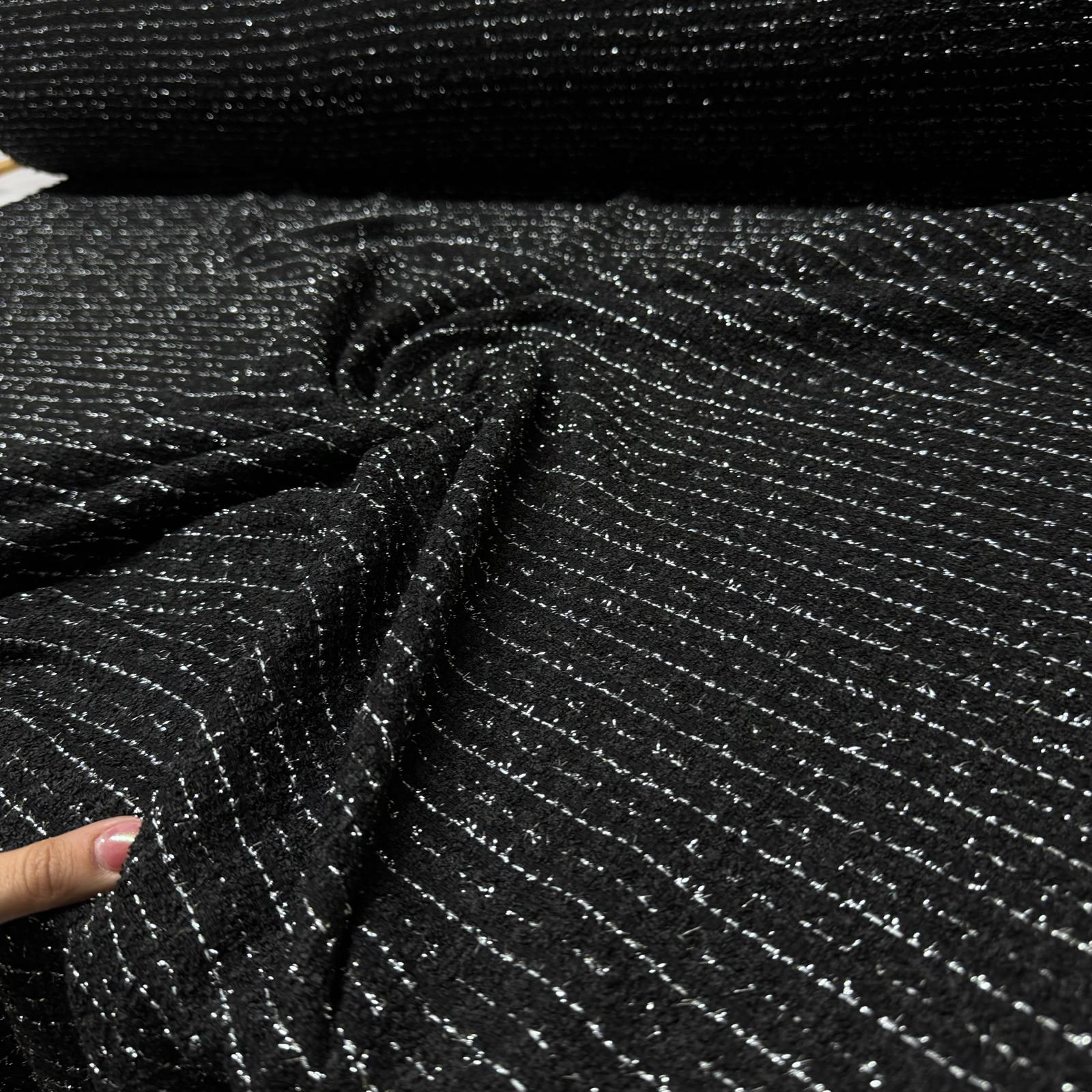 Tüvit Şanel Kumaş Buklet Çift En Siyah Renk Simli Çizgili Desen