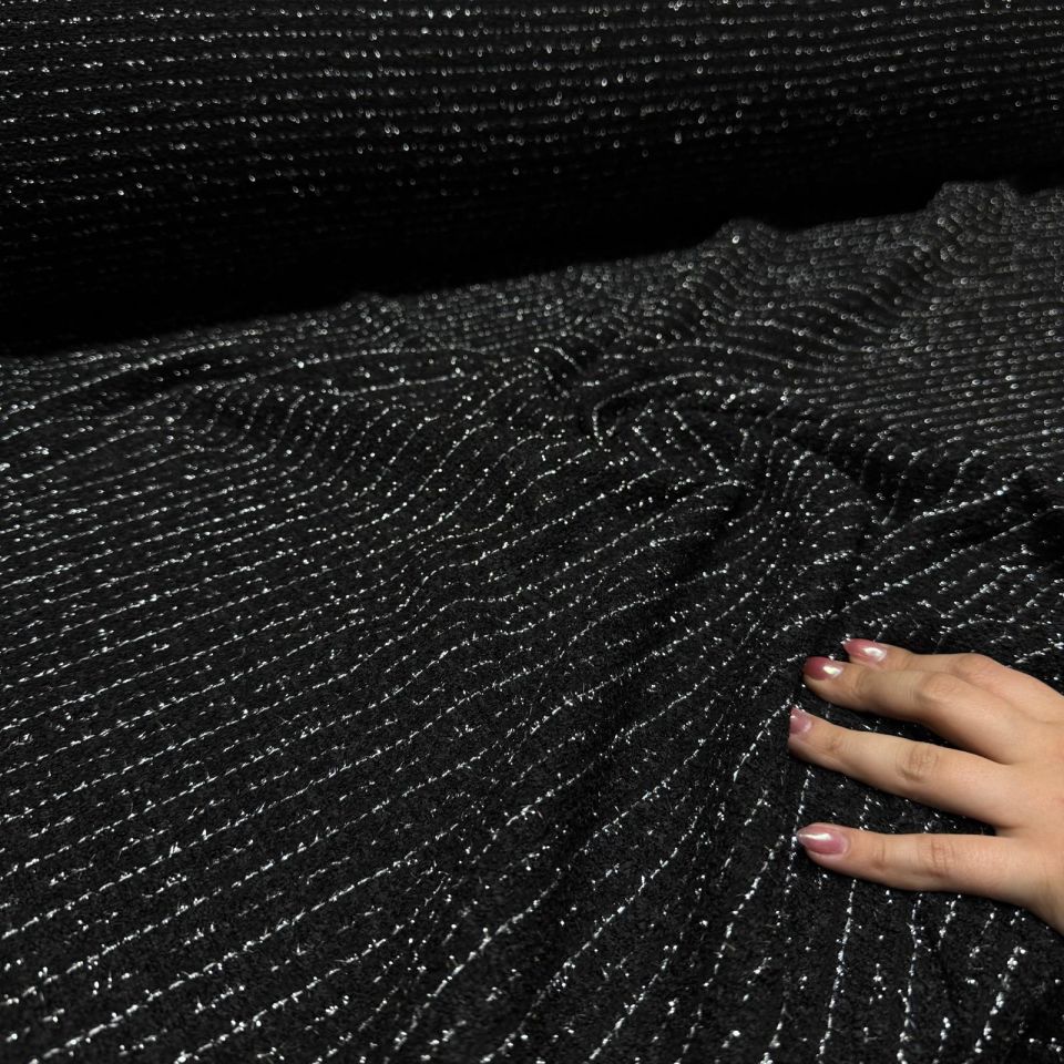 Tüvit Şanel Kumaş Buklet Çift En Siyah Renk Simli Çizgili Desen