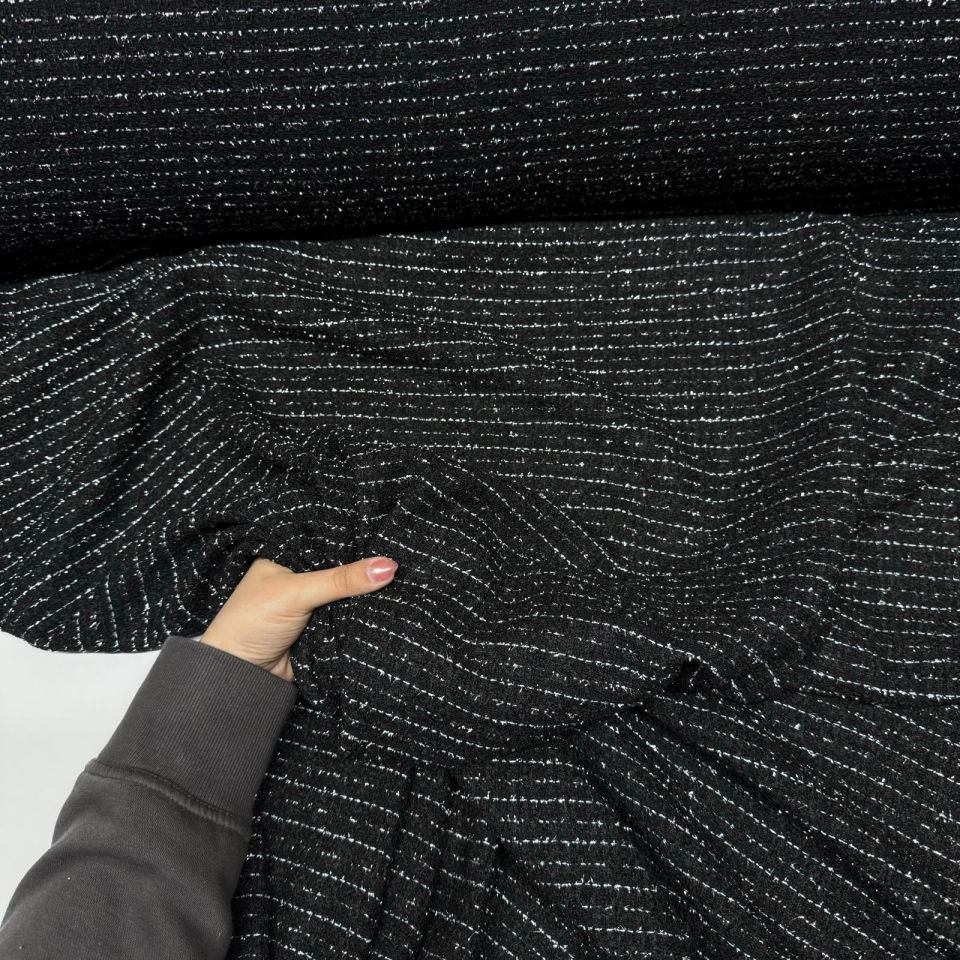 Tüvit Şanel Kumaş Buklet Çift En Siyah Renk Simli Çizgili Desen