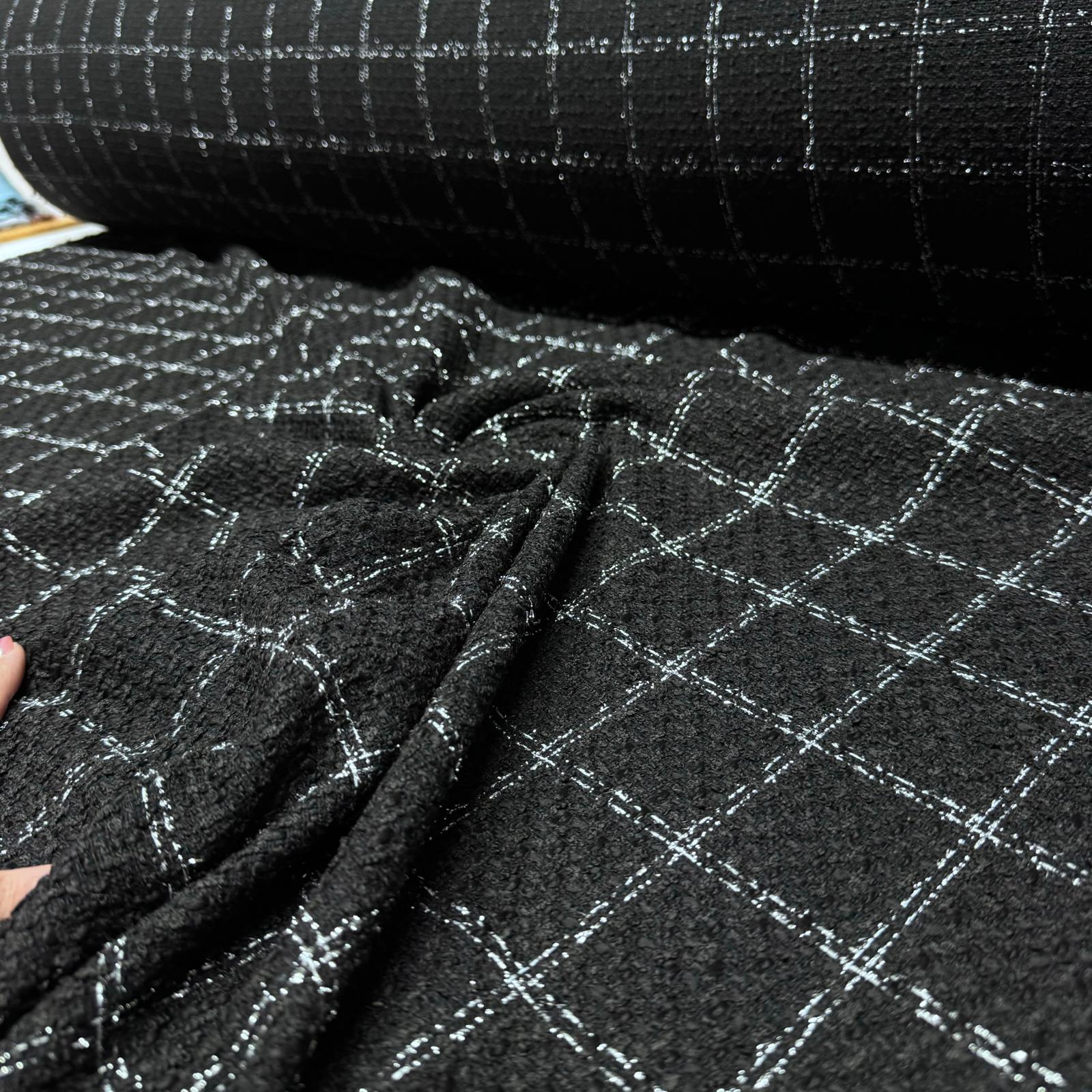 Tüvit Şanel Kumaş Buklet Çift En Siyah Renk Simli Kare Desen