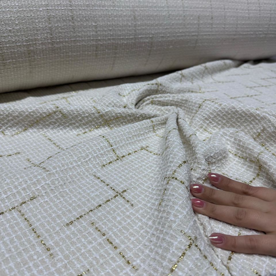 Tüvit Desenli Şanel Kumaş Gold Detaylı Ekru Renk Çift En