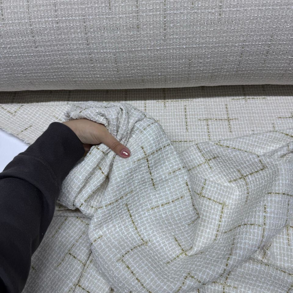 Tüvit Desenli Şanel Kumaş Gold Detaylı Ekru Renk Çift En