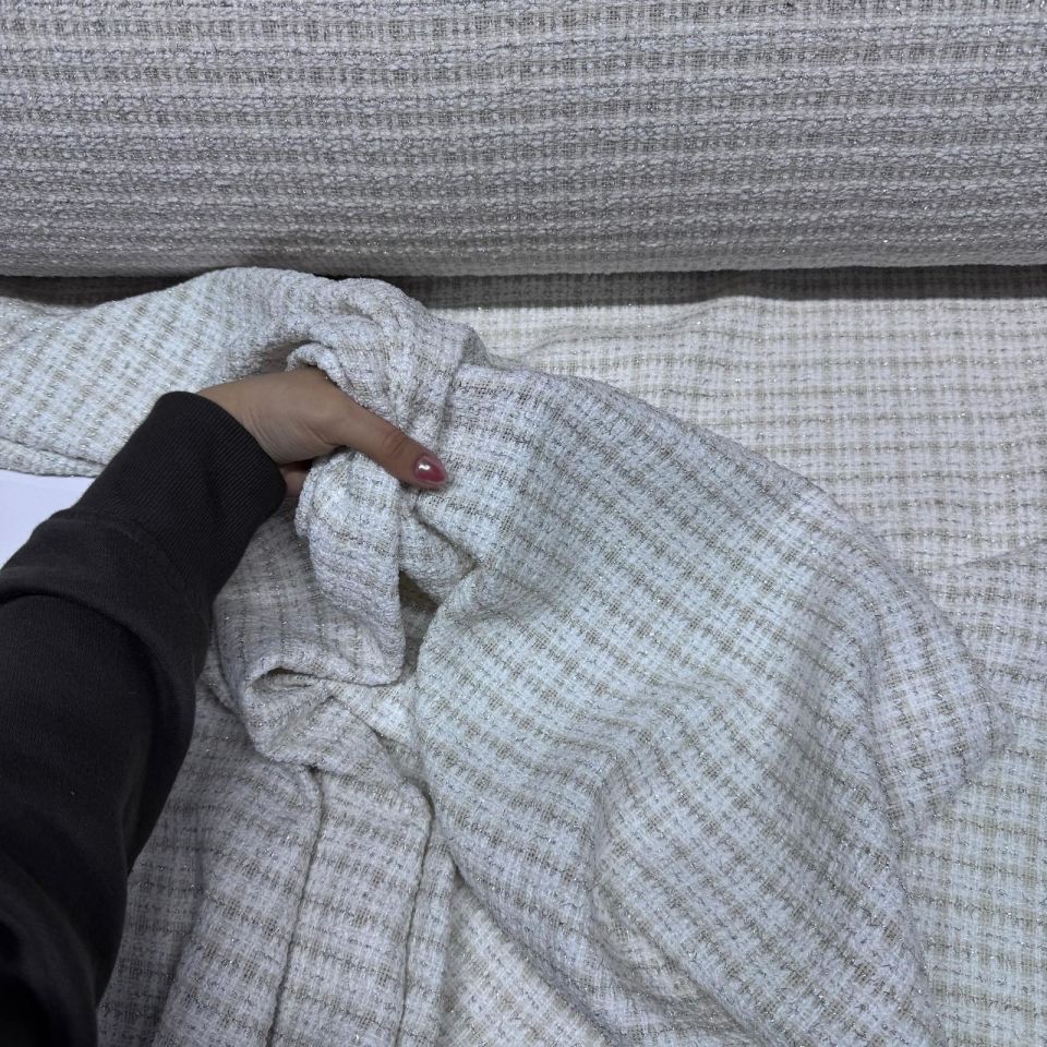 Tüvit Şanel Kumaş Buklet Çift En Simli Çizgili Ekru