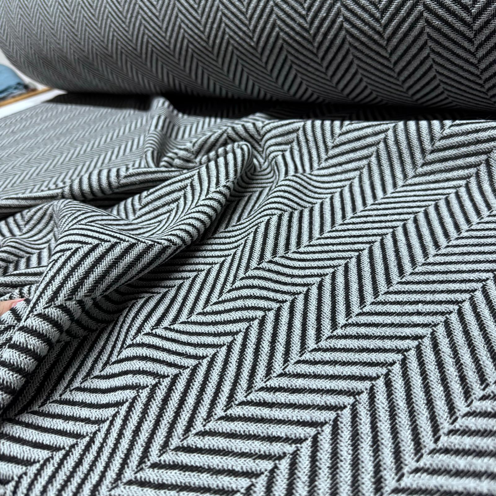 Tüvit Şanel Kumaş Zikzak Desenli Balıksırtı Kışlık Çift En Gri Renk