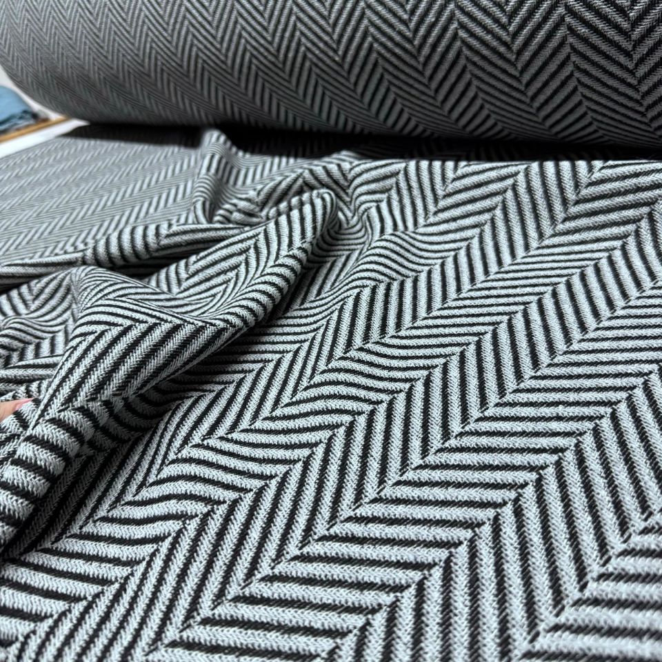 Tüvit Şanel Kumaş Zikzak Desenli Balıksırtı Kışlık Çift En Gri Renk