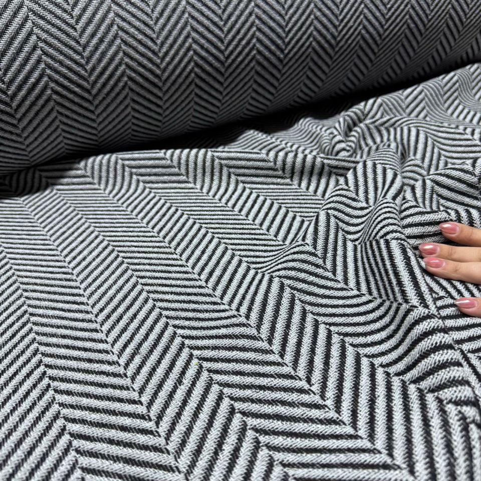 Tüvit Şanel Kumaş Zikzak Desenli Balıksırtı Kışlık Çift En Gri Renk