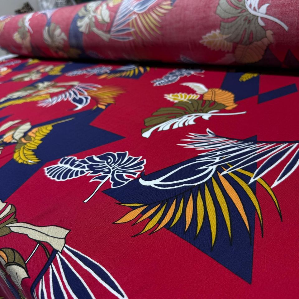 İthal Viskon Kumaş Kırmızı Renk Büyük Çiçek&Yaprak Geometrik Desenli %100 Pamuk