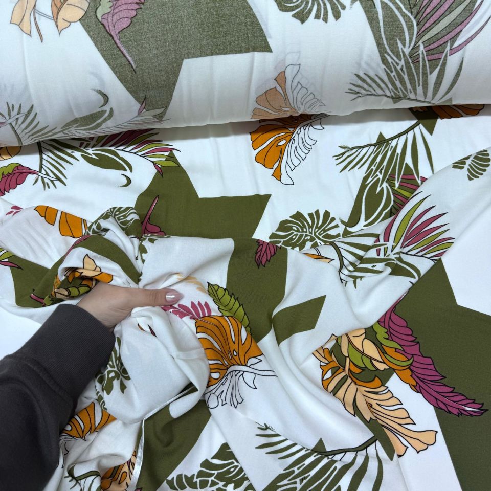 İthal Viskon Kumaş Beyaz Renk Büyük Çiçek&Yaprak Geometrik Desenli %100 Pamuk