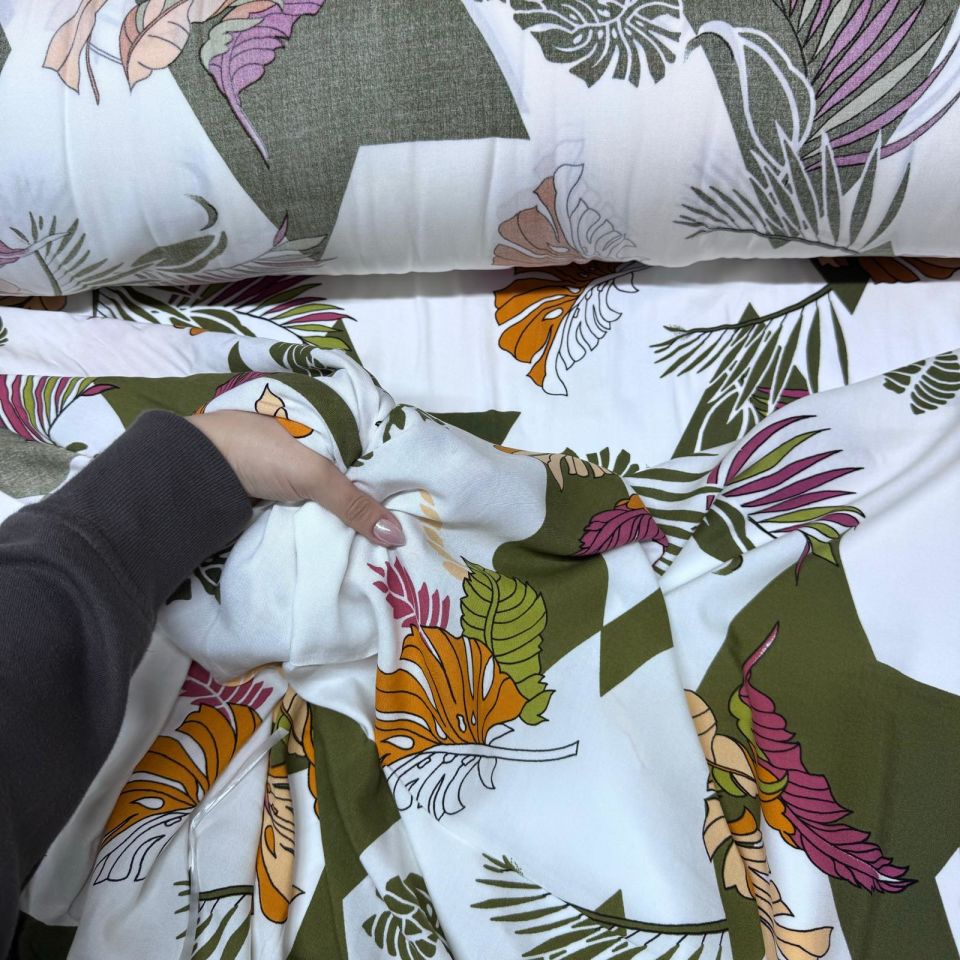 İthal Viskon Kumaş Beyaz Renk Büyük Çiçek&Yaprak Geometrik Desenli %100 Pamuk