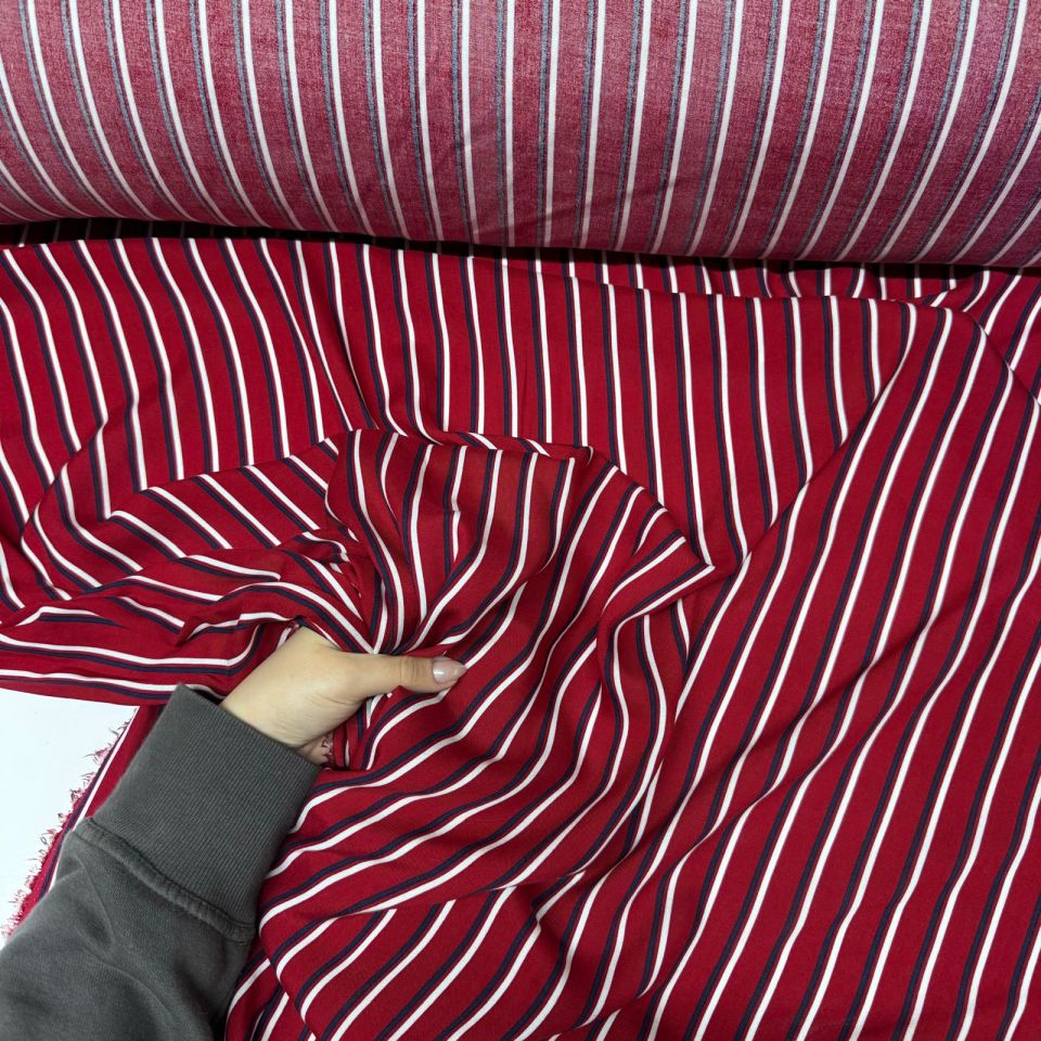 İthal Viskon Kumaş %100 Pamuk Çift En Bordo Renk Boyuna Çizgi Desenli