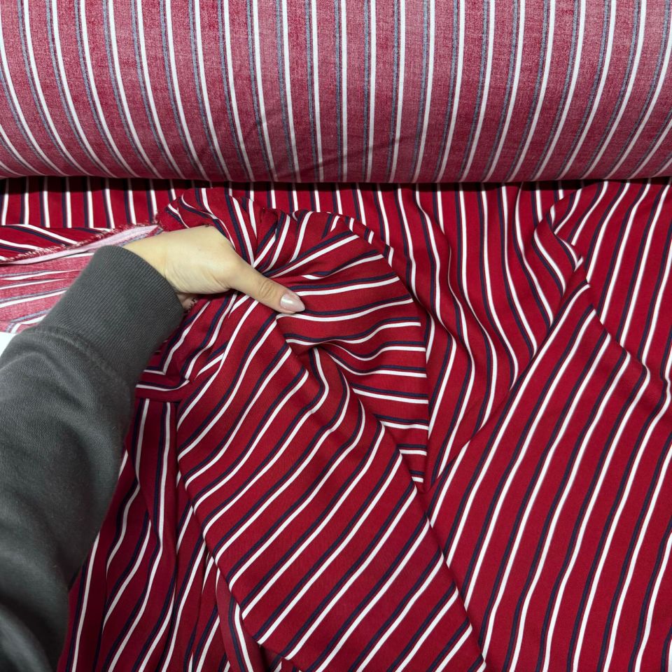 İthal Viskon Kumaş %100 Pamuk Çift En Bordo Renk Boyuna Çizgi Desenli