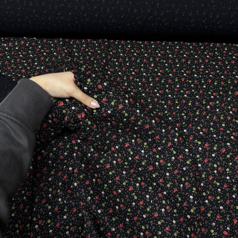 Fitilli Kord Empirme Viskon Kumaş En 165 cm Çiçek Desenli Siyah Zemin