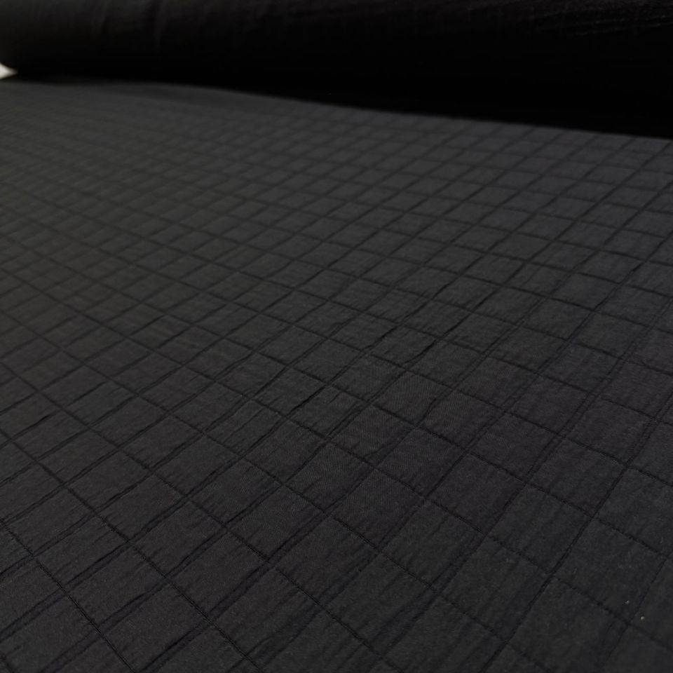 Kapitone Kumaş Siyah Renk Çift En Pamuk Dokuma Küçük Kareli