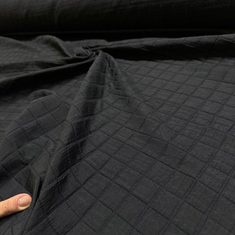 Kapitone Kumaş Siyah Renk Çift En Pamuk Dokuma Küçük Kareli