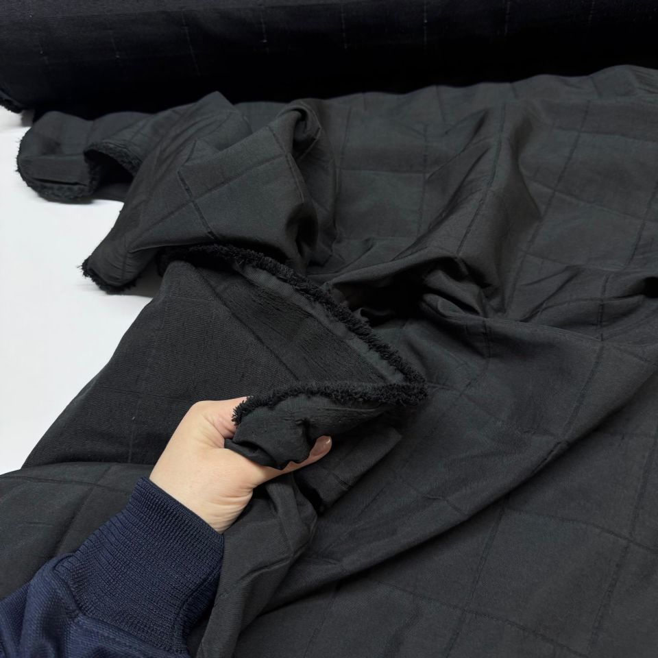 Kapitone Kumaş Siyah Renk Çift En Pamuk Dokuma Büyük Kareli