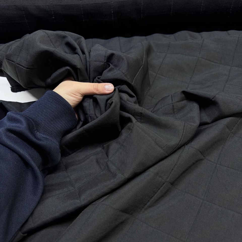 Kapitone Kumaş Siyah Renk Çift En Pamuk Dokuma Büyük Kareli