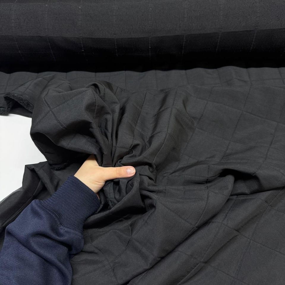 Kapitone Kumaş Siyah Renk Çift En Pamuk Dokuma Büyük Kareli