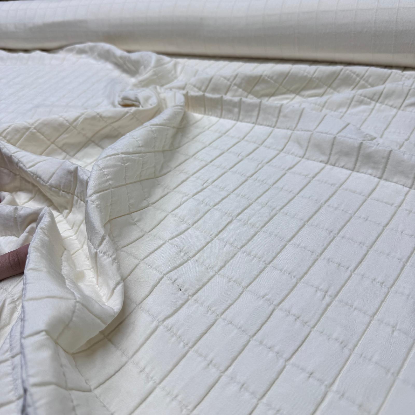 Kapitone Kumaş Ekru Renk Çift En Pamuk Dokuma Kareli