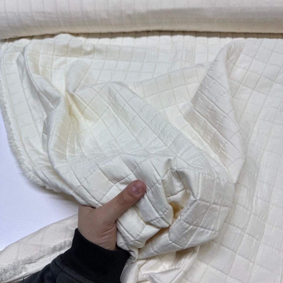 Kapitone Kumaş Ekru Renk Çift En Pamuk Dokuma Kareli