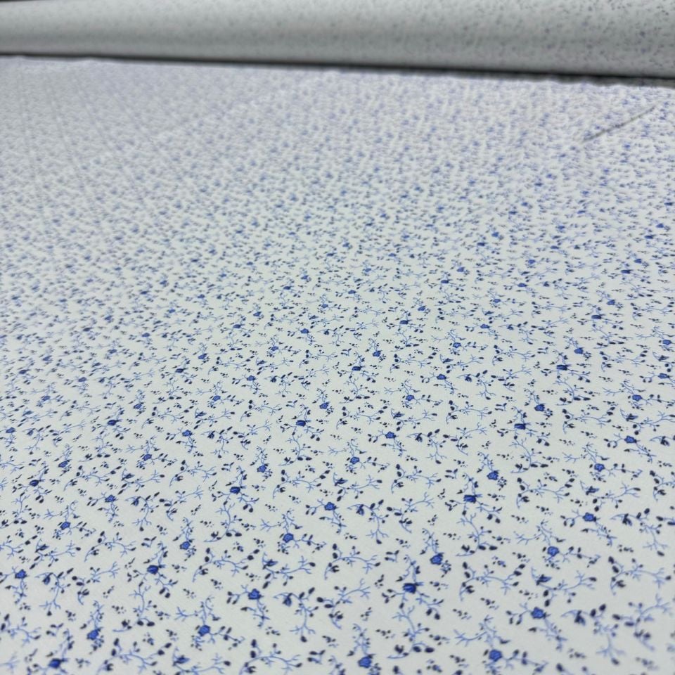 Poplin Kumaş Beyaz Zemin Mavi Çiçek Desenli Empirme Çift En