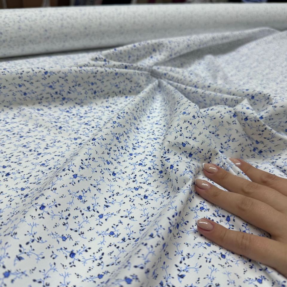 Poplin Kumaş Beyaz Zemin Mavi Çiçek Desenli Empirme Çift En