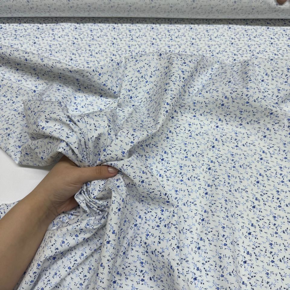 Poplin Kumaş Beyaz Zemin Mavi Çiçek Desenli Empirme Çift En