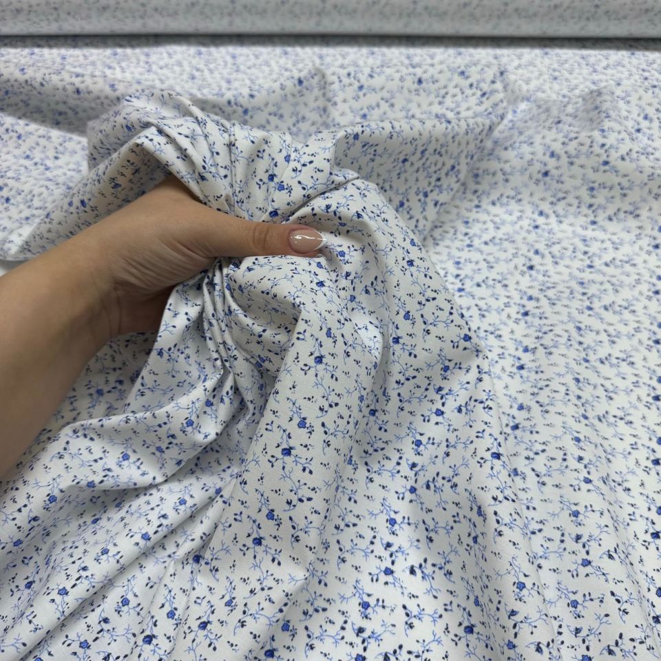 Poplin Kumaş Beyaz Zemin Mavi Çiçek Desenli Empirme Çift En