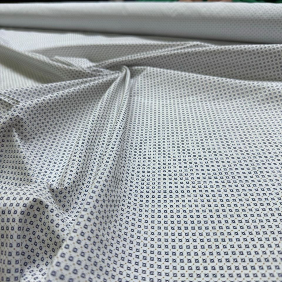 Poplin Kumaş Minik Karo Desenli Beyaz Zemin Çift En