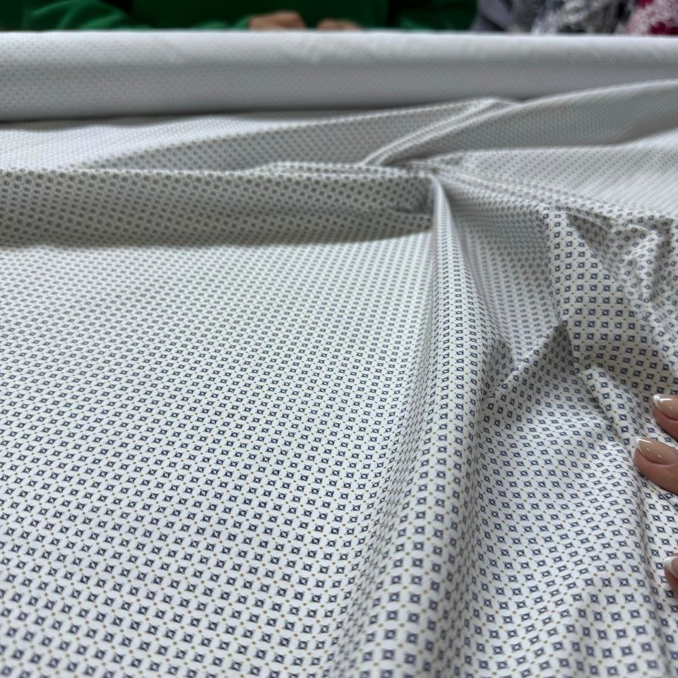 Poplin Kumaş Minik Karo Desenli Beyaz Zemin Çift En