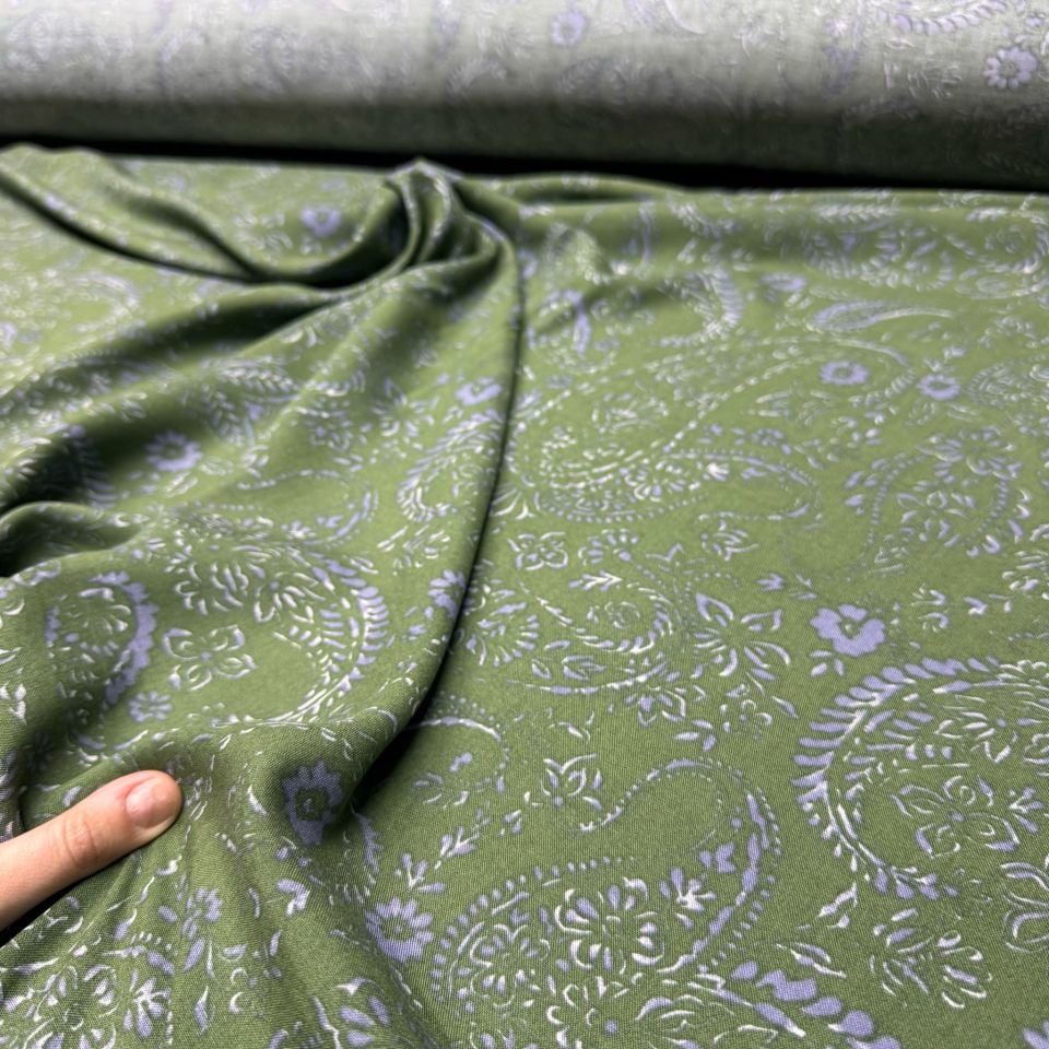 %100 Pamuk İthal Viskon Kumaş Haki Üzeri Mavi Çiçek Desenli