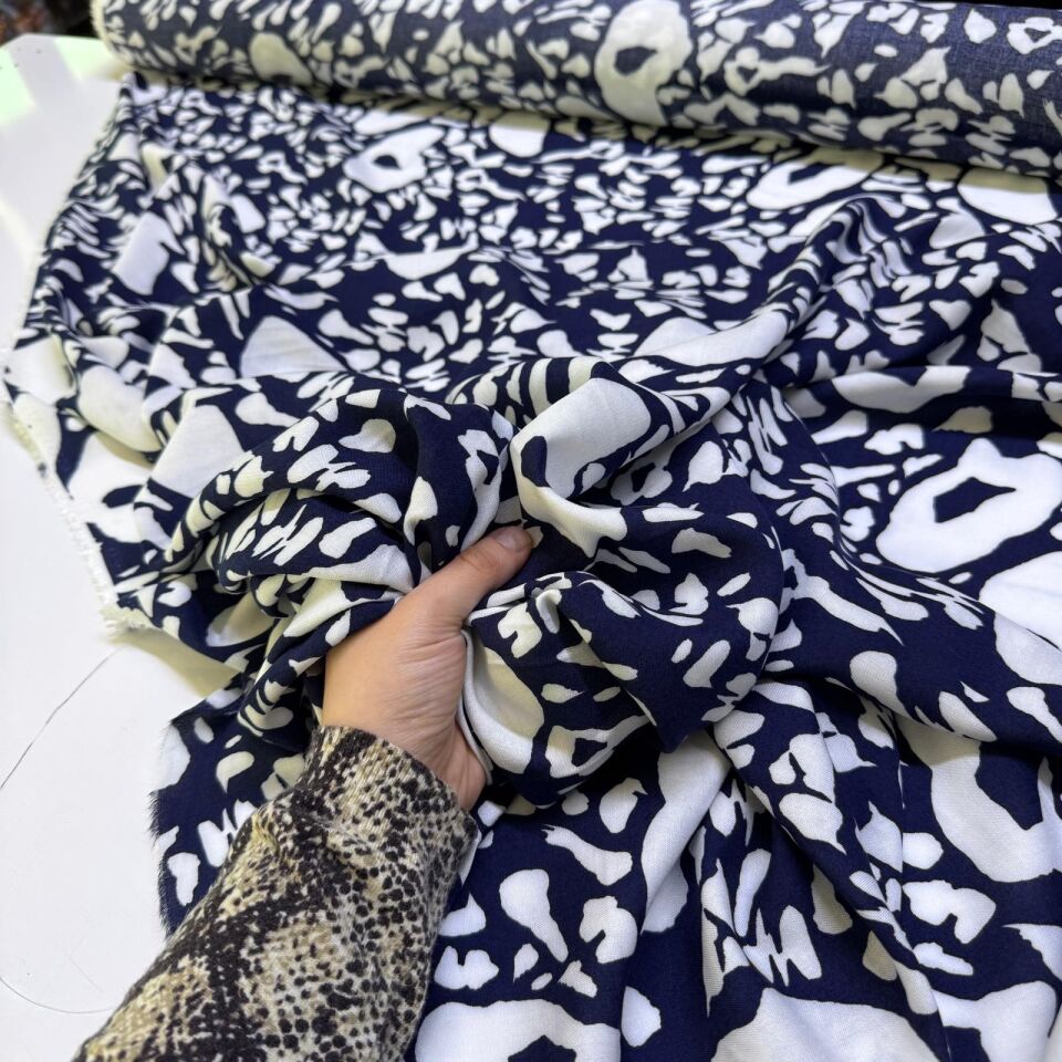 İthal Viskon Kumaş %100 Pamuk Çift En Desenli Lacivert