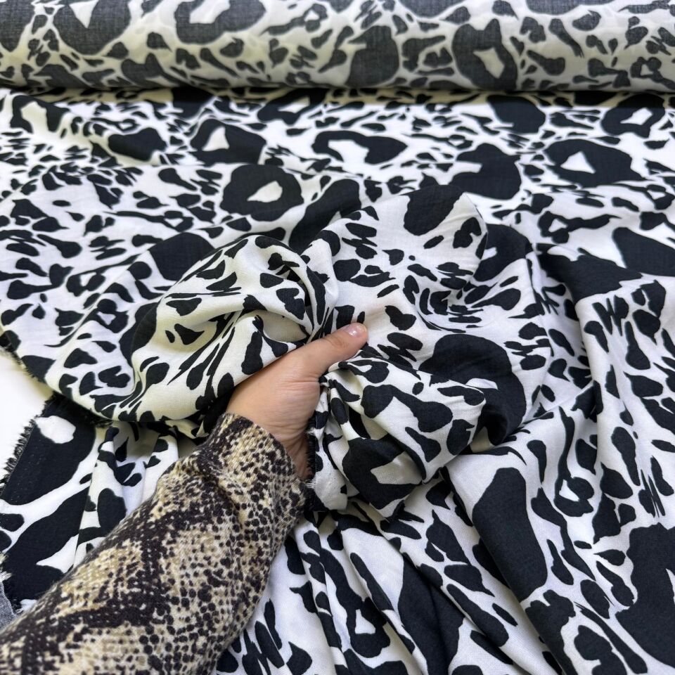 İthal Viskon Kumaş %100 Pamuk Çift En Desenli Siyah