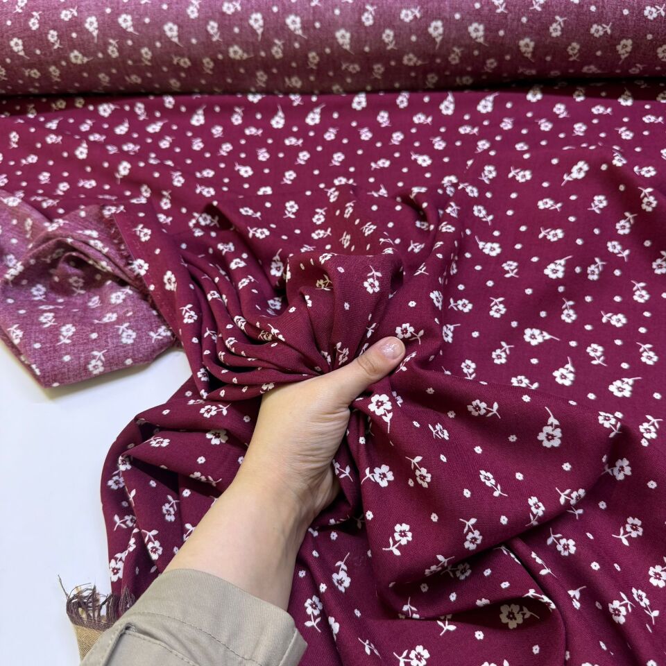 İthal Viskon Kumaş %100 Pamuk Çift En Empirme Minik Çiçek Desenli Bordo