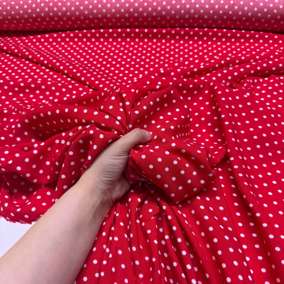 İthal Viskon Kumaş %100 Pamuk Çift En Kırmızı Zemin Beyaz Puantiyeli