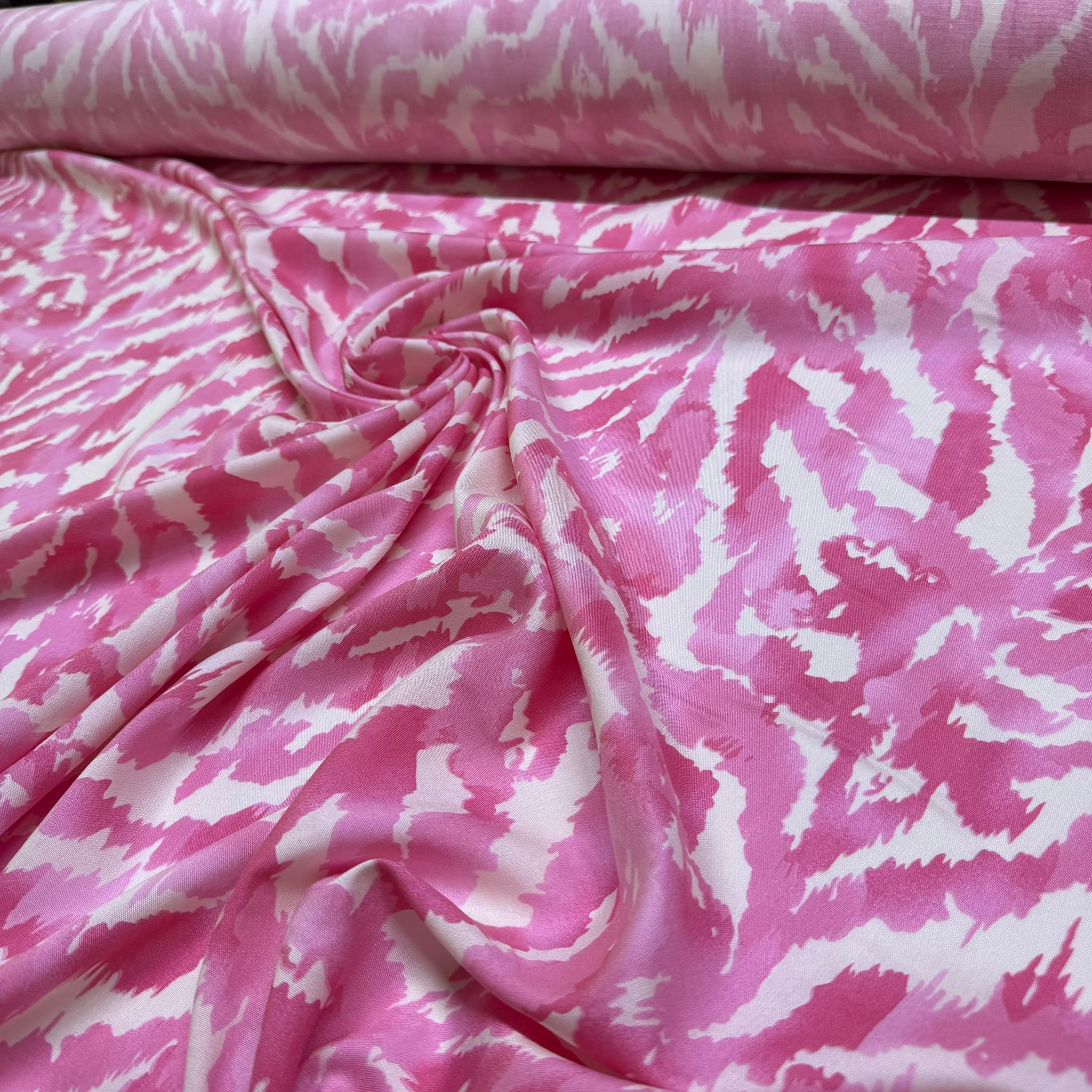 İthal Viskon Kumaş %100 Pamuk Çift En Pembe Beyaz Desenli