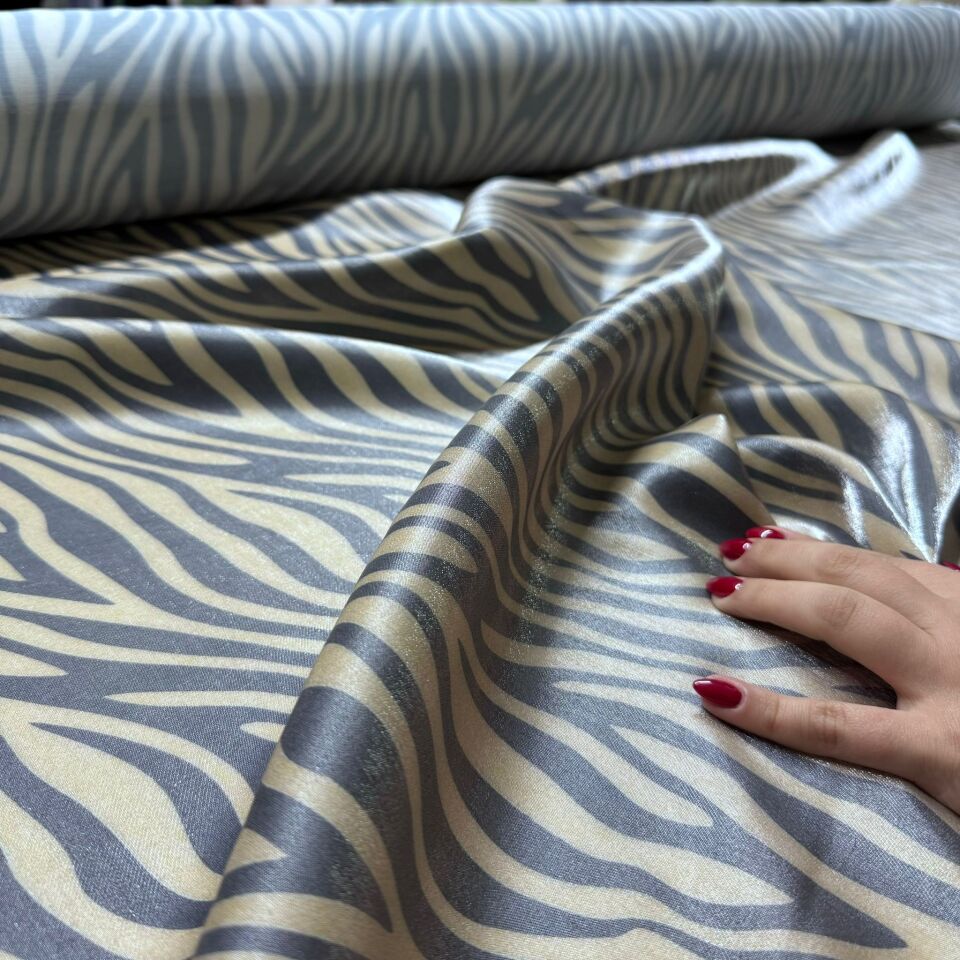 Floş Saten Kumaş Parlak Işıltılı Çift En Zebra Desen Kahverengi